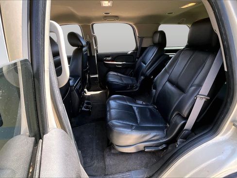 Used 2011 GMC Yukon SLT w/ SLT-2 Equipment Package RWD image 19