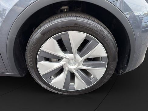 Used 2020 Tesla Model Y Long Range image 24