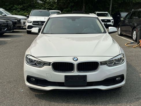 Used 2018 BMW 320i xDrive Sedan w/ Convenience Package AWD/4WD image 8