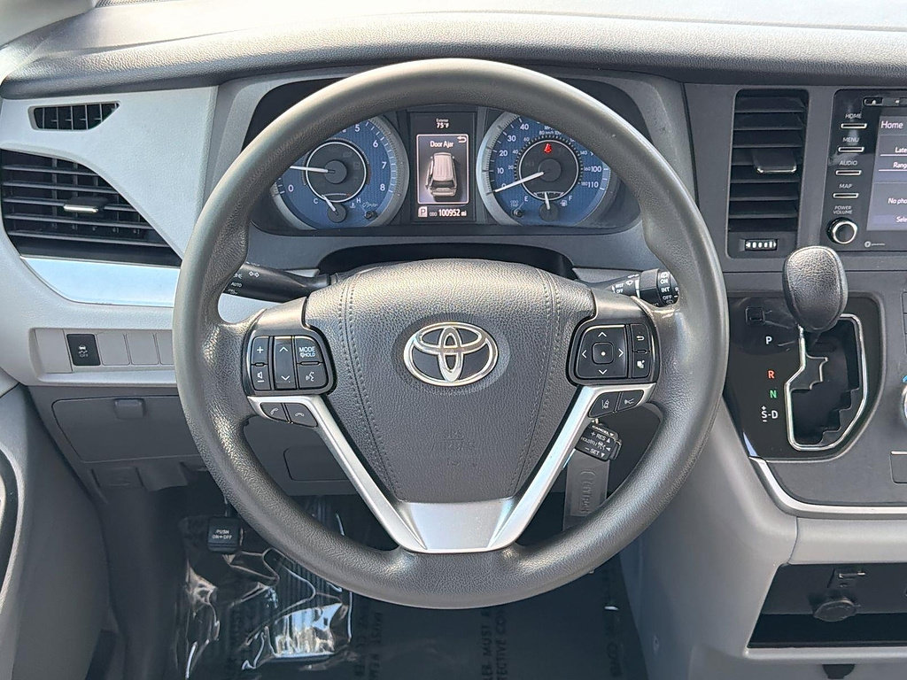 Used 2020 Toyota Sienna LE w/ Carpet Mat Package FWD image 7