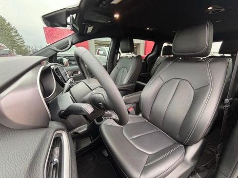 New 2026 Chrysler Voyager LX image 23