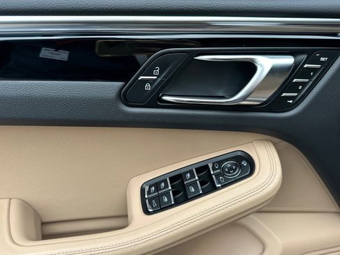 Used 2022 Porsche Macan S image 12