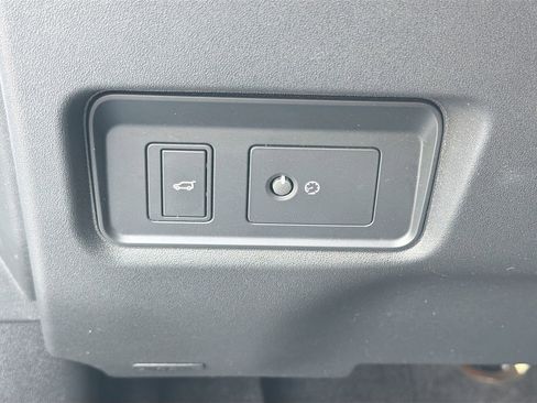 Used 2022 Jaguar E-PACE SE image 33