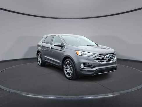Used 2021 Ford Edge Titanium image 2