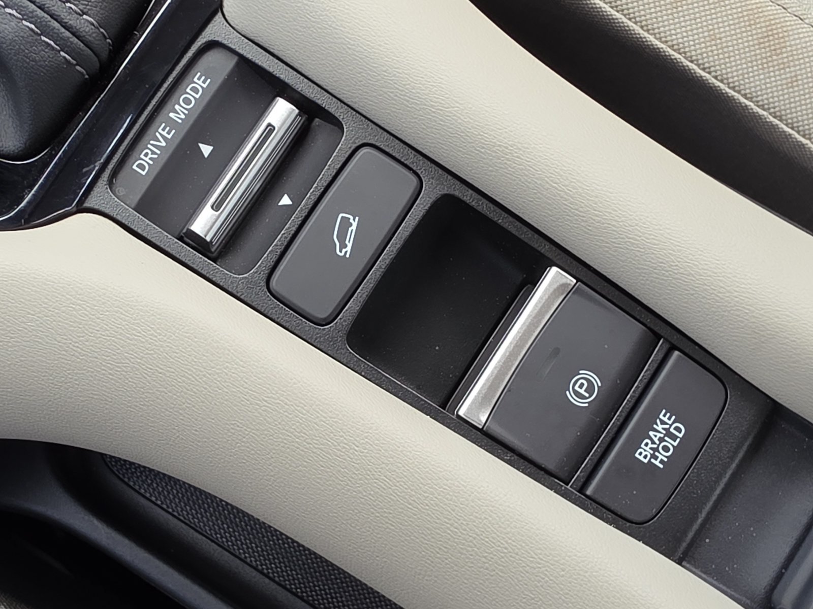 Certified 2025 Honda HR-V LX image 25