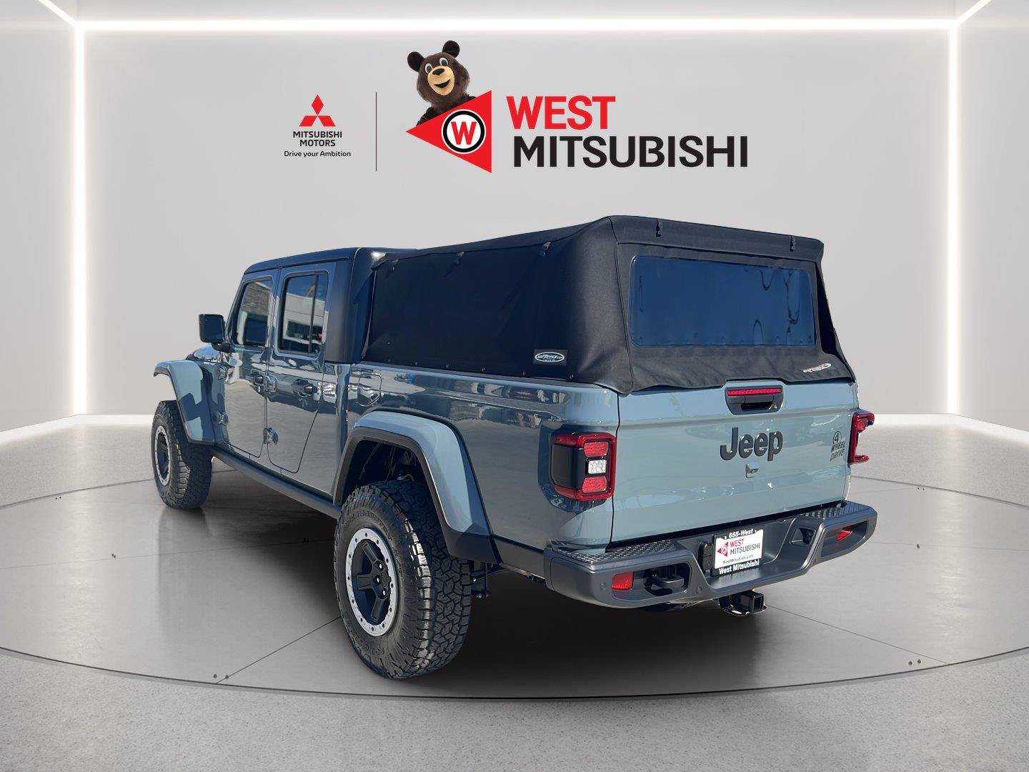 Used 2024 Jeep Gladiator Sport AWD/4WD image 4