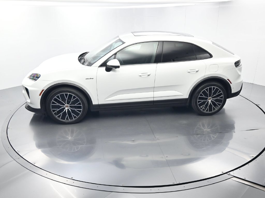 Certified 2024 Porsche Macan 4 Electric AWD/4WD image 35
