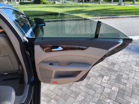 Used 2013 Mercedes-Benz CLS 550 4MATIC image 32