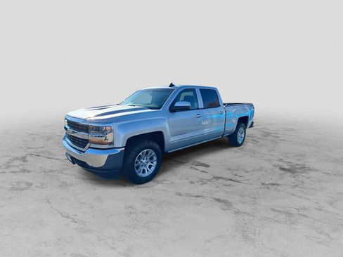 Used 2018 Chevrolet Silverado 1500 LT w/ Trailering Package image 4