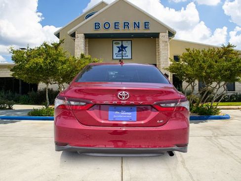 Used 2021 Toyota Camry LE FWD image 4
