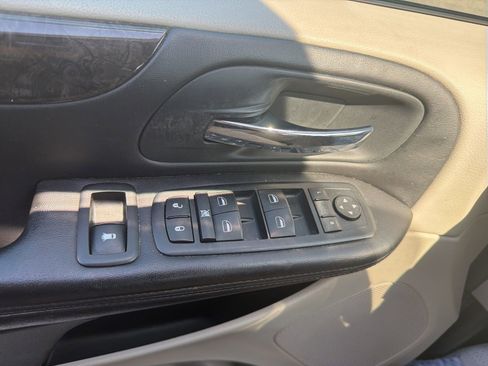 Used 2011 Dodge Grand Caravan Mainstreet w/ PWR Convenience Group FWD image 21
