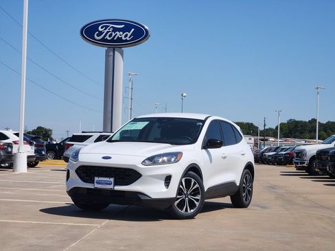 Used 2022 Ford Escape SE w/ SE Sport Appearance Package FWD image 3