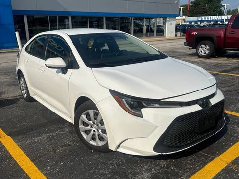 Used 2020 Toyota Corolla LE FWD image 3