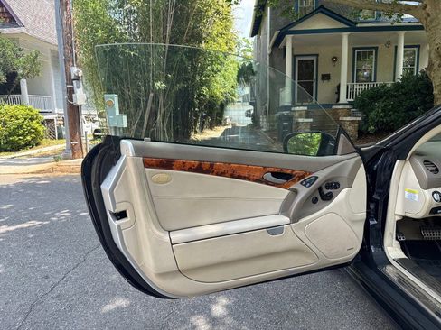 Used 2011 Mercedes-Benz SL 550 image 12