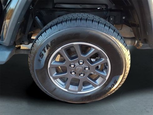 Used 2020 Jeep Gladiator Overland w/ Popular Equipment Package image 13