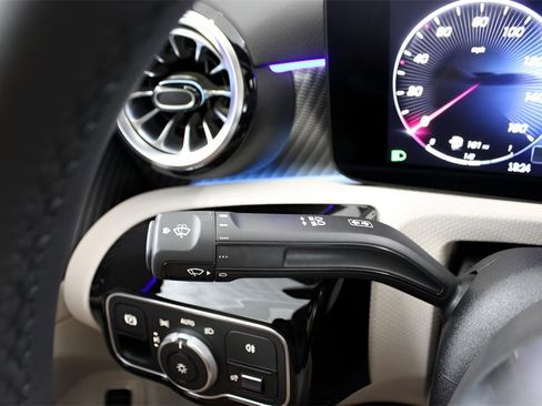 Used 2025 Mercedes-Benz CLA 250 image 27