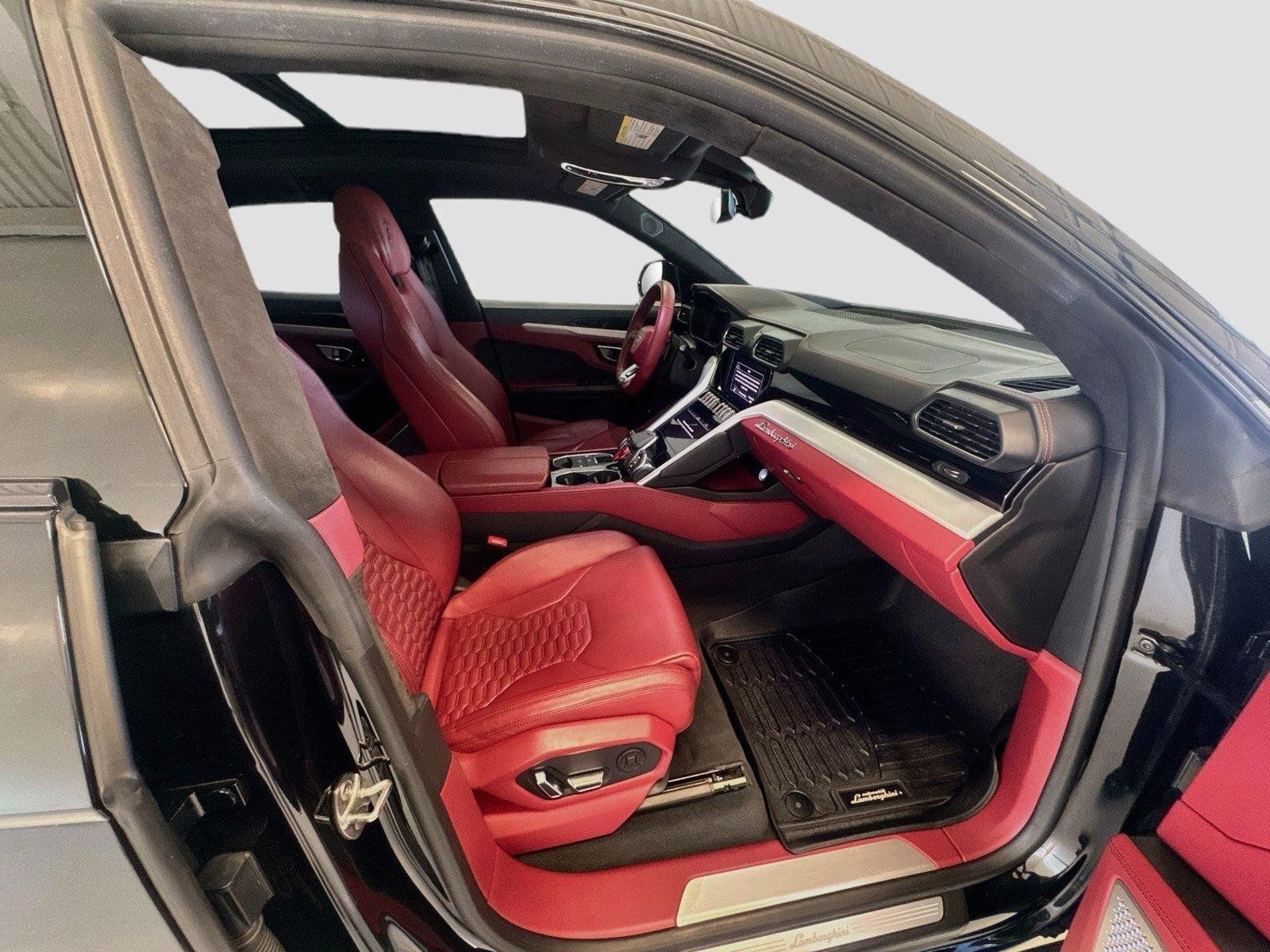 Used 2020 Lamborghini Urus AWD/4WD image 29