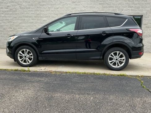 Used 2017 Ford Escape SE w/ Equipment Group 201A FWD image 6