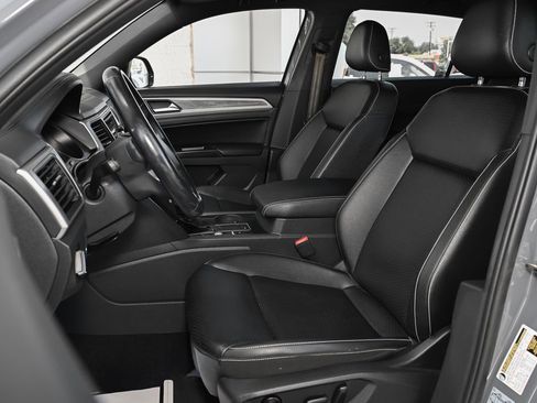 Used 2020 Volkswagen Atlas Cross Sport SE FWD image 20
