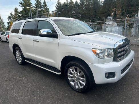 Used 2014 Toyota Sequoia Platinum w/ Preferred Accessory Package image 3