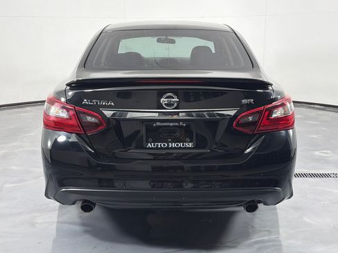 Used 2017 Nissan Altima 2.5 SR w/ Midnight Edition Package FWD image 4