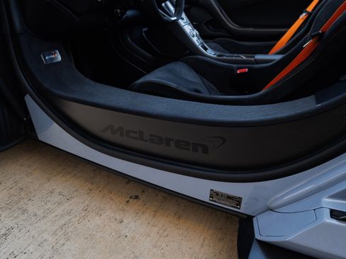 Used 2016 McLaren 675LT Spider image 50