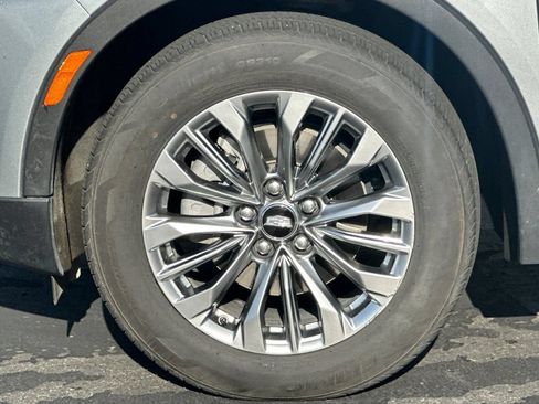 Used 2025 Cadillac XT4 Premium Luxury FWD image 43