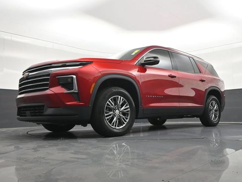 Used 2024 Chevrolet Traverse LT FWD image 25