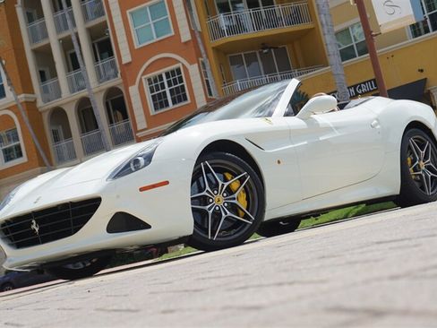 Used 2017 Ferrari California T RWD image 65