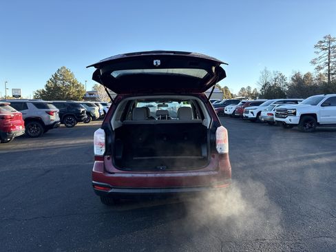 Used 2017 Subaru Forester 2.5i Premium w/ All-Weather Package image 11