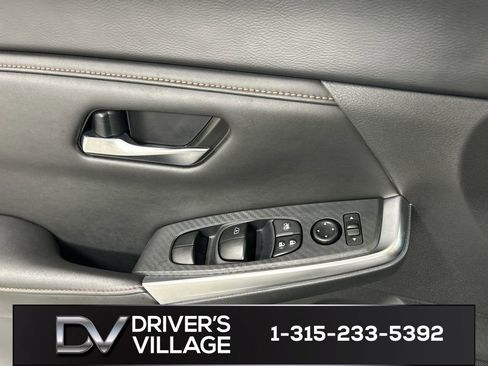 Used 2023 Nissan Sentra SR w/ SR Premium Package FWD image 11