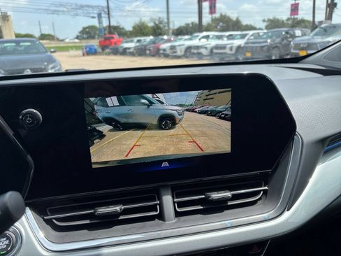 Used 2025 Chevrolet Trax LT FWD image 21