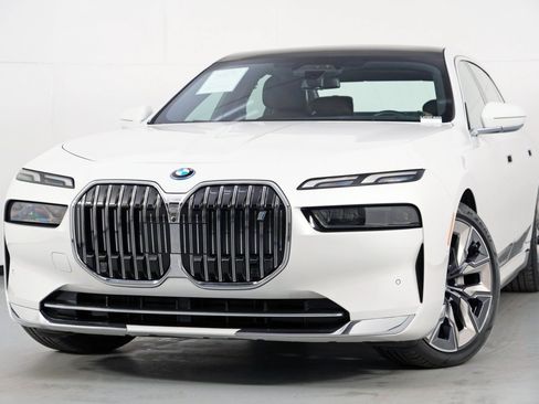 Used 2023 BMW i7 xDrive60 AWD/4WD image 67