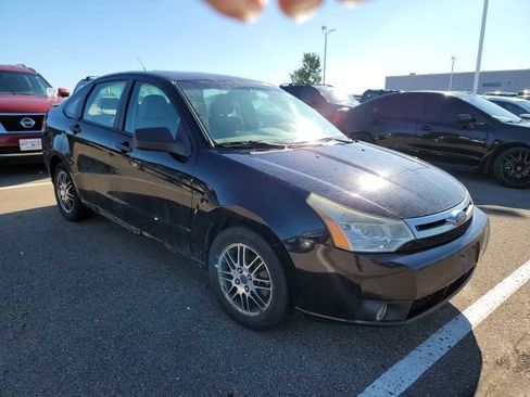 Used 2010 Ford Focus SE FWD image 1