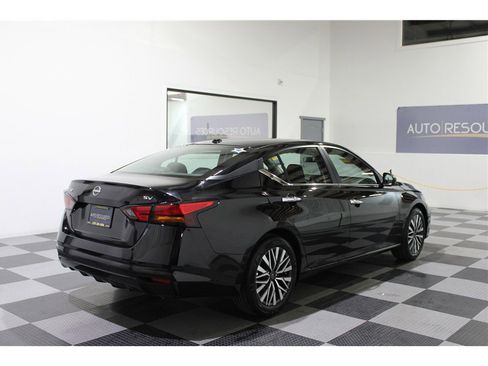 Used 2025 Nissan Altima 2.5 SV image 4