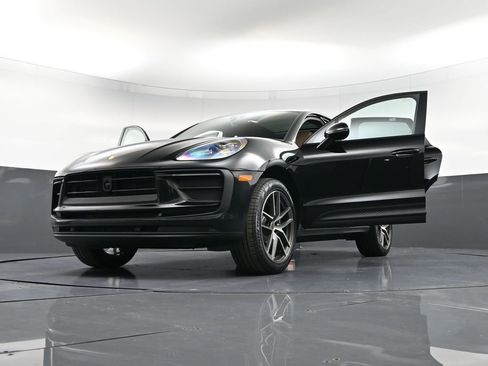 New 2026 Porsche Macan image 39