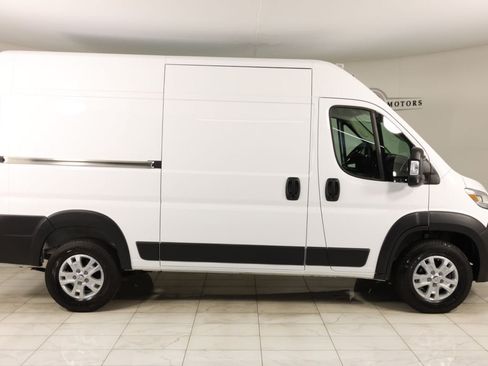 Used 2024 RAM ProMaster 2500 w/ Quick Order Package 22G SLT FWD image 2