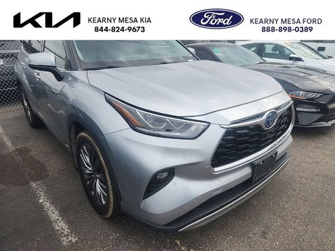 Used 2021 Toyota Highlander Platinum AWD/4WD image 1
