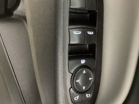 Used 2020 Chevrolet Equinox LS w/ LS Convenience Package image 16