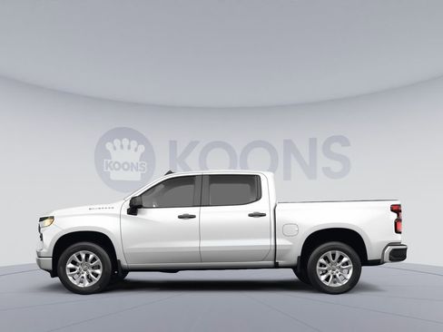 Used 2023 Chevrolet Silverado 1500 Custom AWD/4WD image 2