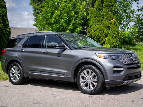 Used 2023 Ford Explorer Limited w/ Equipment Group 301A RWD image 3