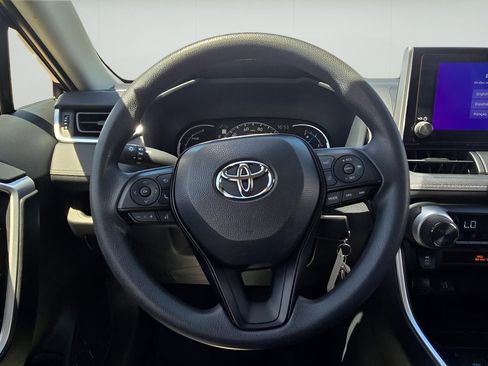 Used 2025 Toyota RAV4 LE AWD/4WD image 13