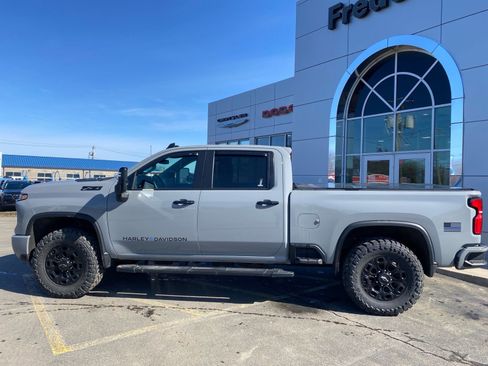 Used 2024 Chevrolet Silverado 2500 LT w/ Z71 Sport Edition image 2