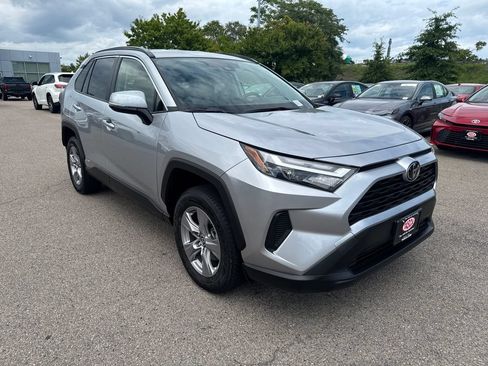 Used 2025 Toyota RAV4 XLE AWD/4WD image 10
