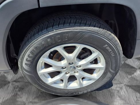 Used 2016 Jeep Cherokee Latitude w/ Safety/Convenience Group FWD image 19