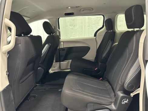 Used 2023 Chrysler Voyager LX image 48