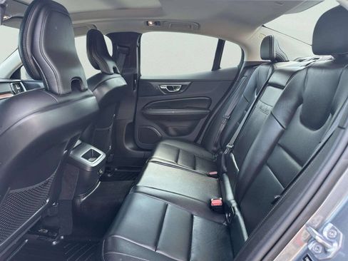 Used 2019 Volvo S60 T6 Momentum w/ Multimedia Package AWD/4WD image 11