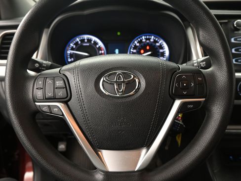 Used 2015 Toyota Highlander LE image 11