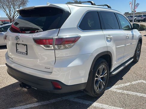 Used 2016 Toyota Highlander XLE image 3