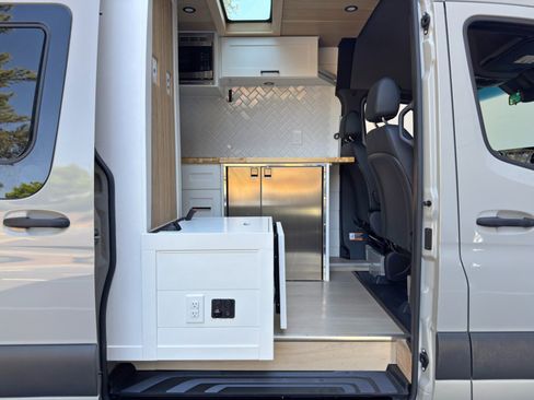 Used 2023 Mercedes-Benz Sprinter 2500 image 37